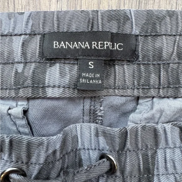 Banana Republic Gray Camouflage Cargo Joggers - Size Small - Picture 9 of 13